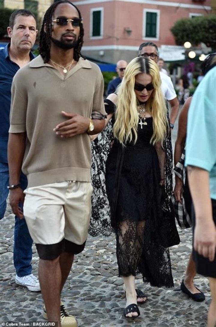 Akeem Ward Biography, Age, Height, Wife, Net Worth, Family