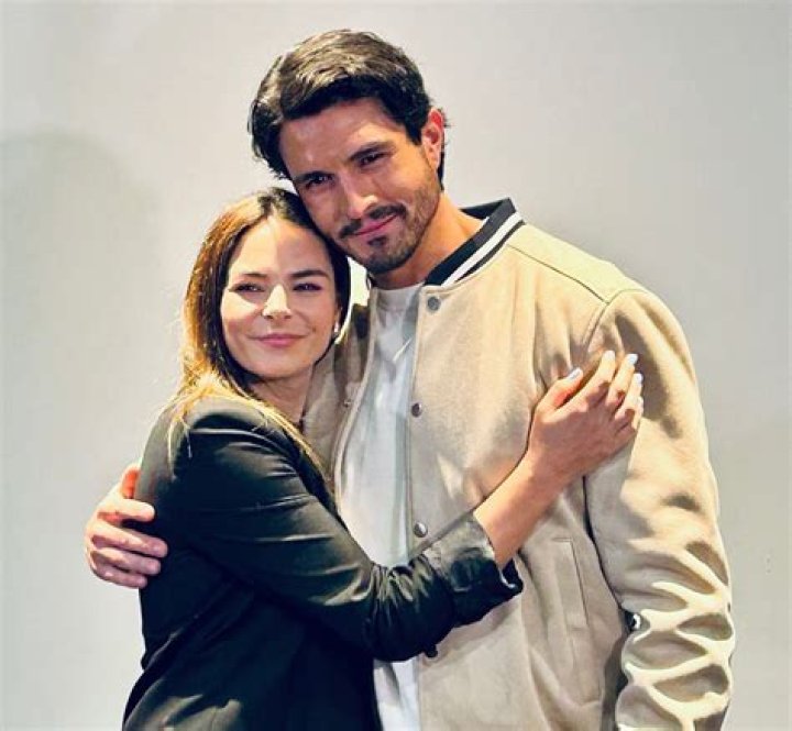 Alejandra Robles Gil biografía, edad, altura, esposa, net worth, familia