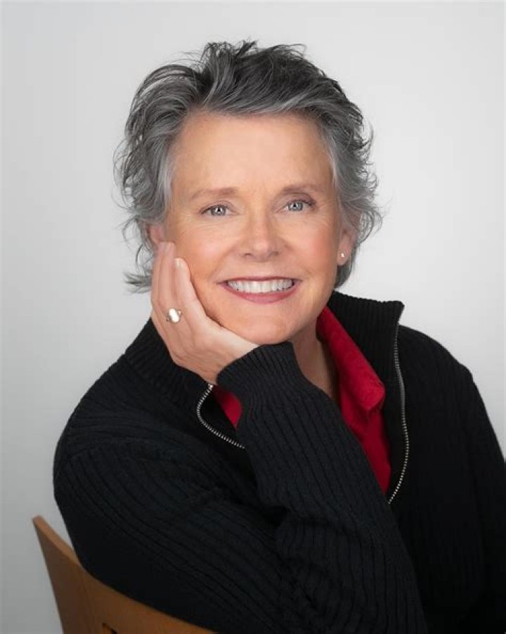 Amanda Bearse Biography, Age, Height, Husband, Net Worth, Family