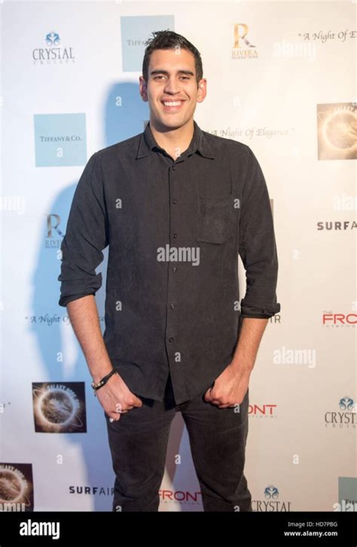 Andrew de Burgh Biography, Age, Height, Wife, Net Worth, Family