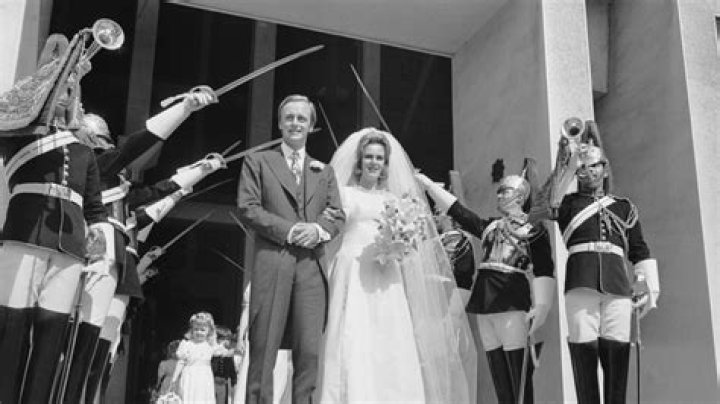 Andrew Parker-Bowles Biography, Age, Height, Wife, Net Worth, Family