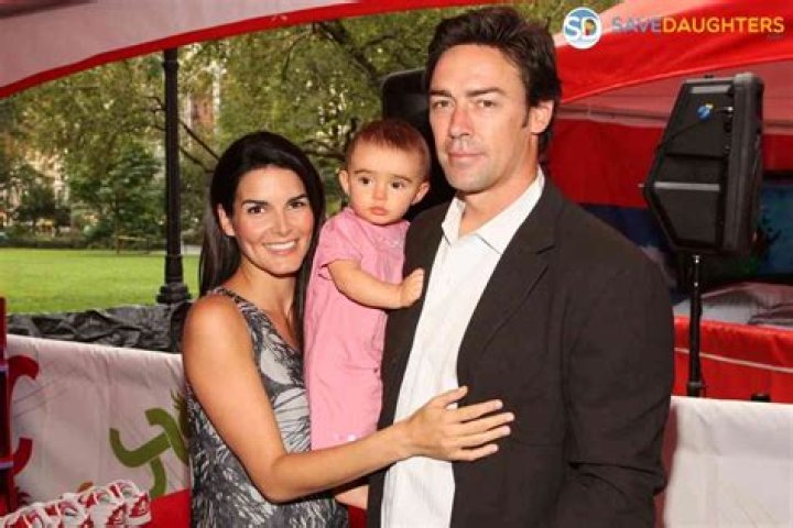 Angie Harmon Biography, Age, Height, Husband, Net Worth, Family