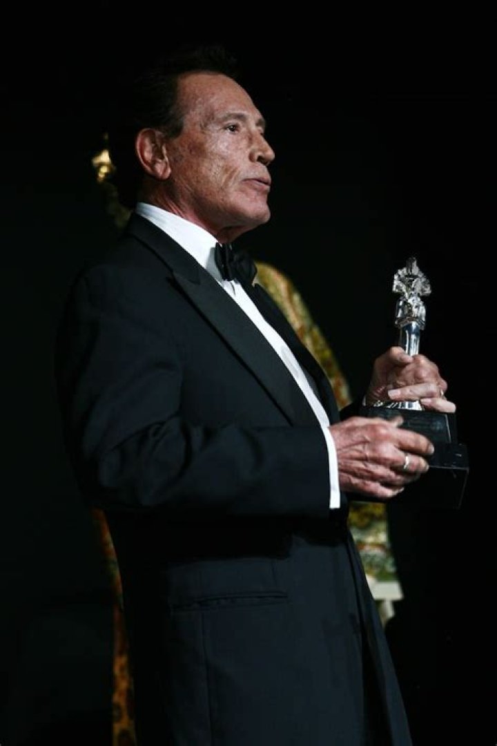 Armando Silvestre Biography, Age, Height, Wife, Net Worth, Family