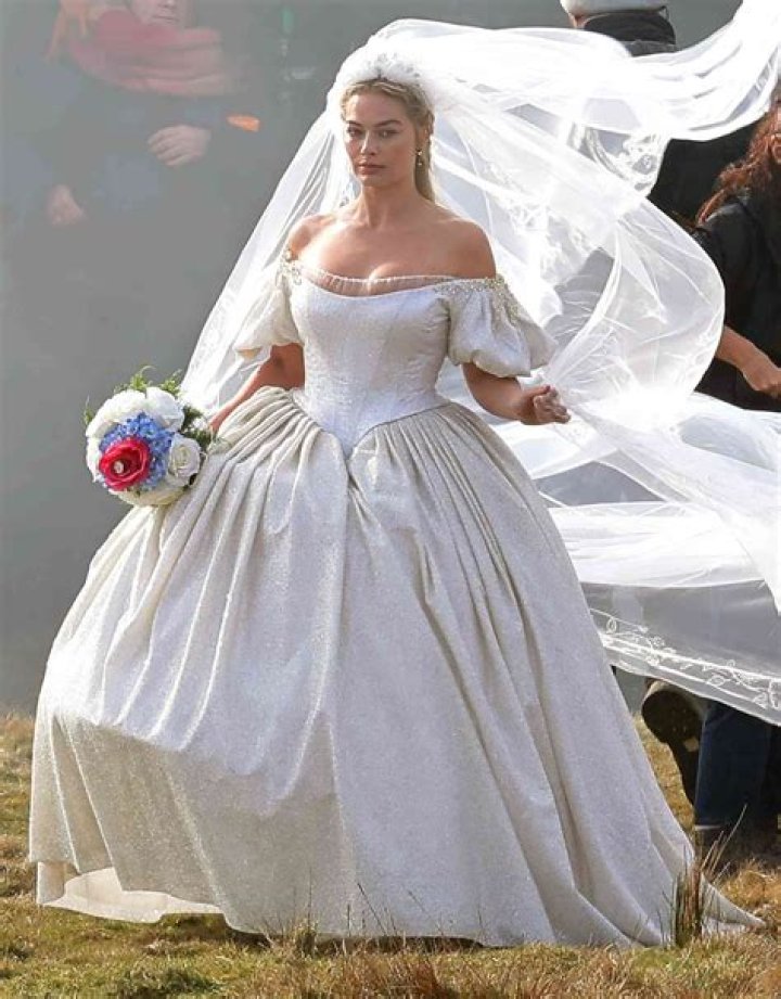 Ashley Fox Linton Biography, Age, Height, Husband, Net Worth, Family