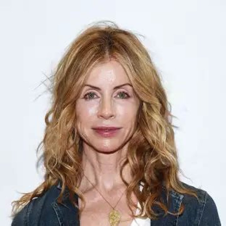 Bobbie Phillips Biography, Age, Height, Husband, Net Worth, Family