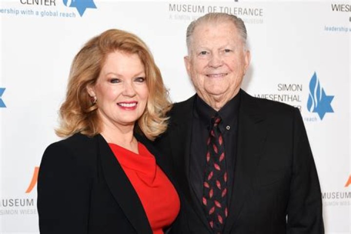 Burt Sugarman Biography, Age, Height, Wife, Net Worth, Family