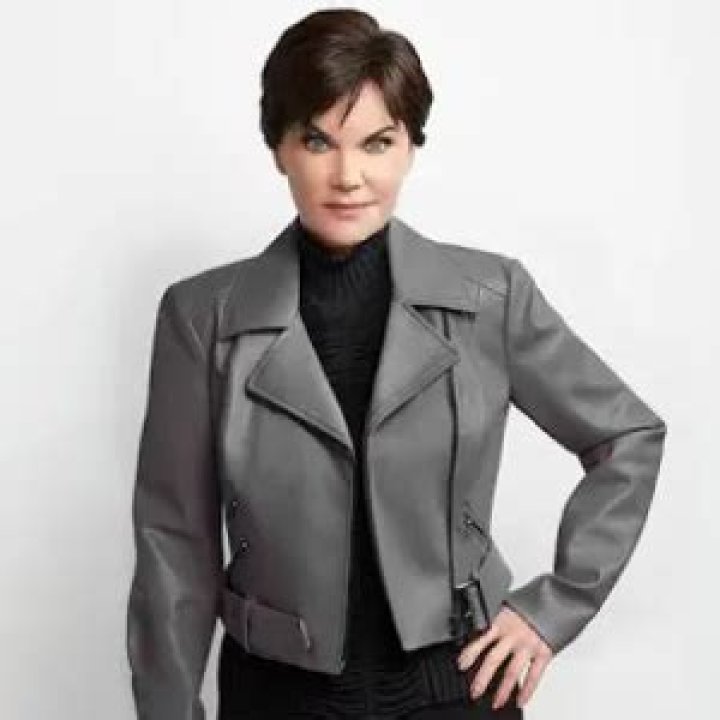 Candice DeLong Biography, Age, Height, Husband, Net Worth, Family