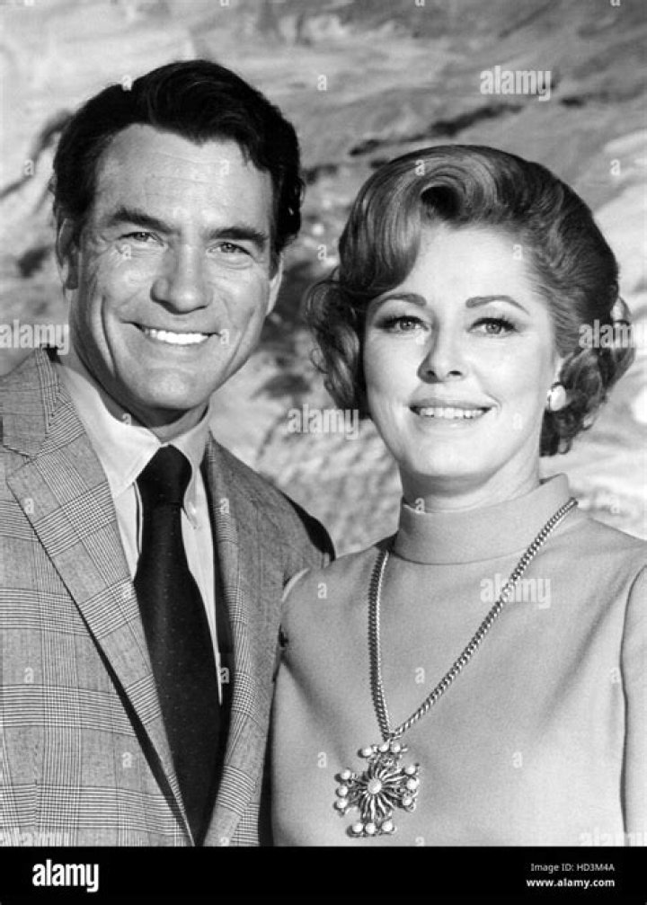 Carl Betz Biography, Age, Height, Wife, Net Worth, Family