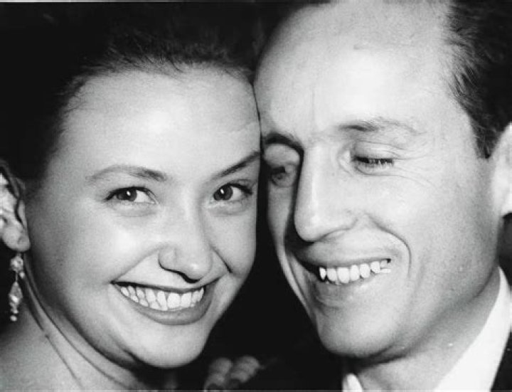 Charles Eisenstein biografía, edad, altura, esposo, net worth, familia