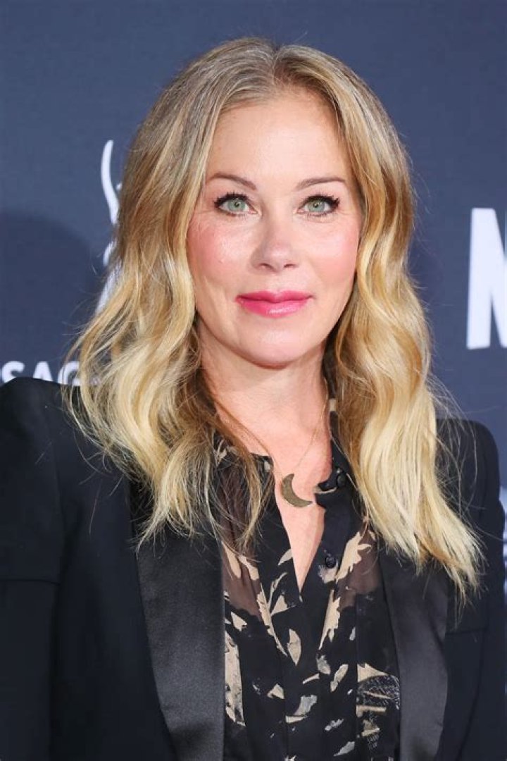 Christina Applegate biografía, edad, altura, esposa, net worth, familia