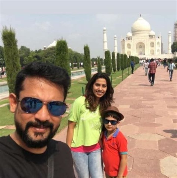 Deepak Dinkar Biography, Age, Height, Wife, Net Worth, Family