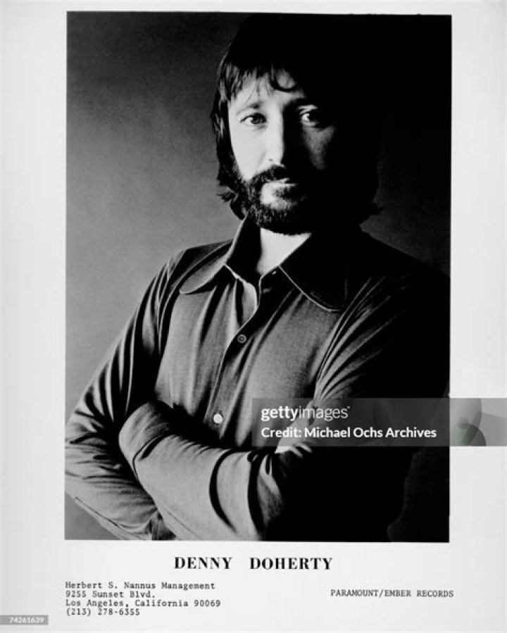 Denny Doherty biografía, edad, altura, esposo, net worth, familia