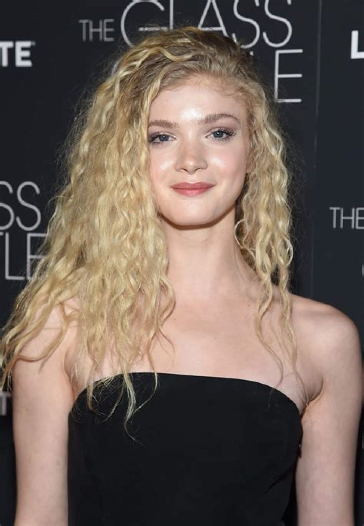 Elena Kampouris Biography, Age, Height, Husband, Net Worth, Family