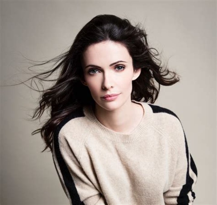 Elizabeth Tulloch Biography, Age, Height, Husband, Net Worth, Family