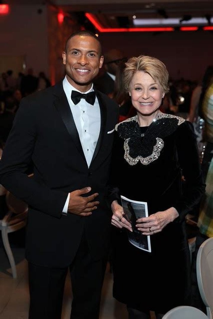 Errol Barnett Biography, Age, Height, Wife, Net Worth, Family