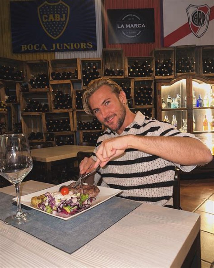 Euan Henderson Biography, Age, Height, Wife, Net Worth, Family