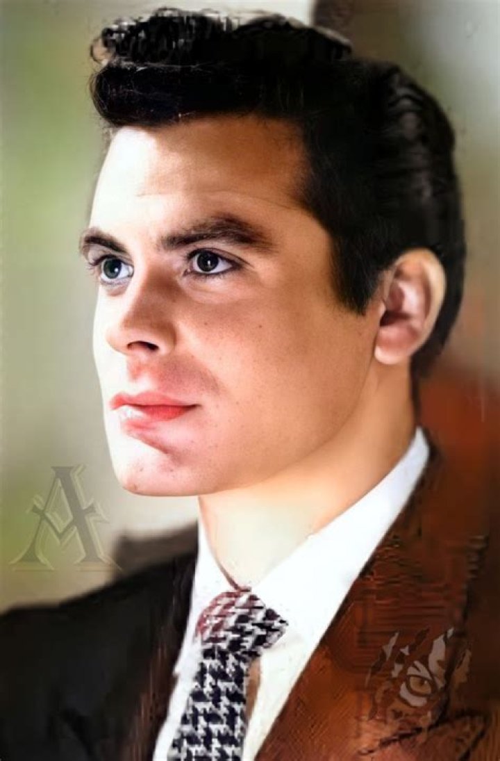 Fernando Casanova (actor) biografía, edad, altura, esposo, net worth, familia