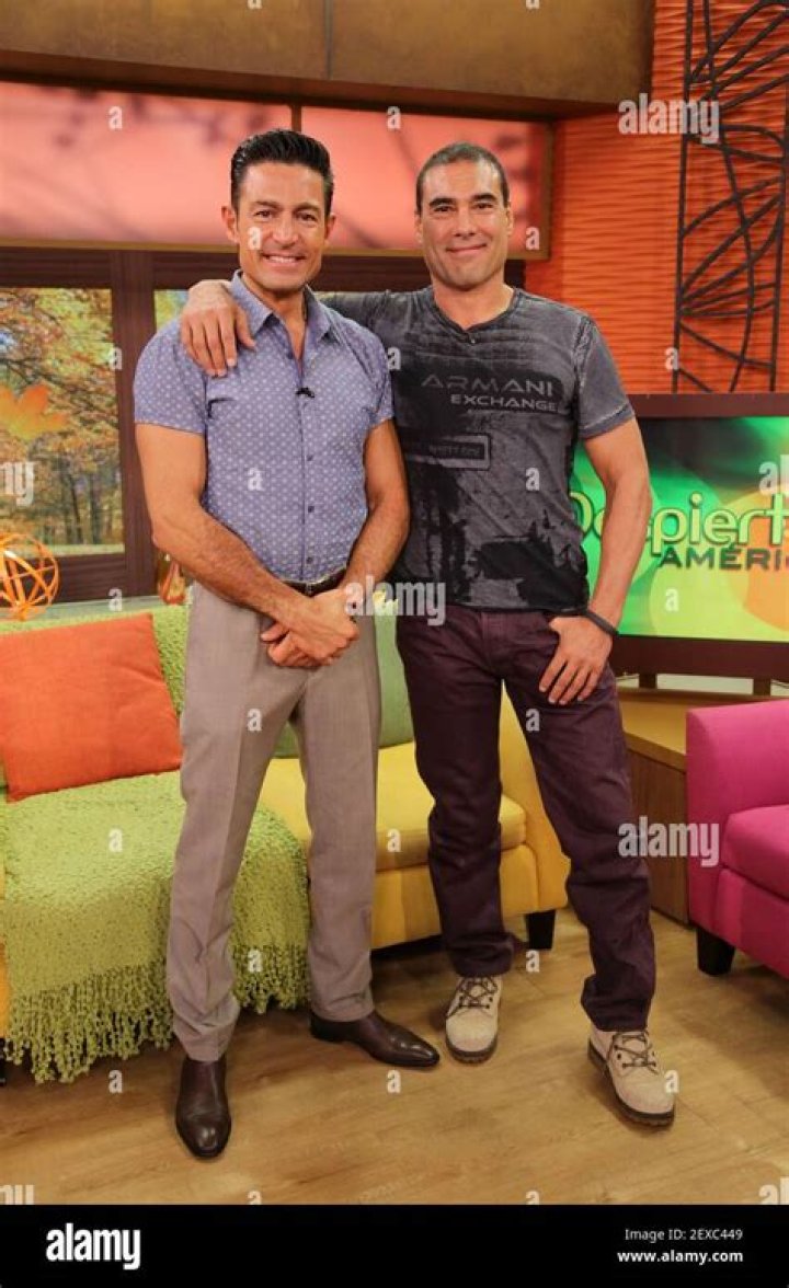 Fernando Colunga biografía, edad, altura, esposo, net worth, familia