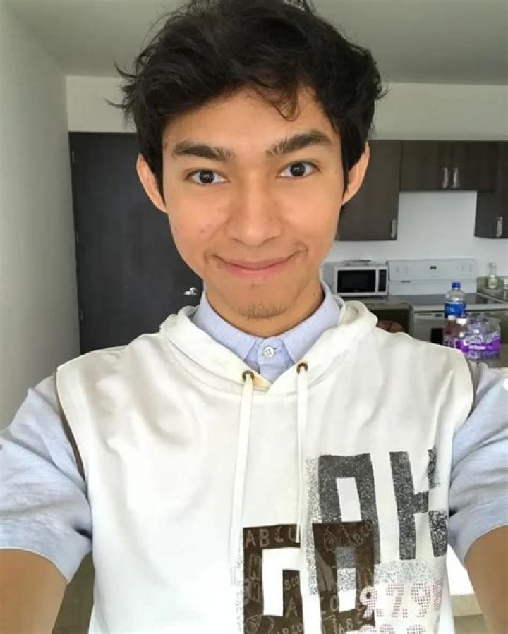 Fernanfloo Biography, Age, Height, Wife, Net Worth, Family