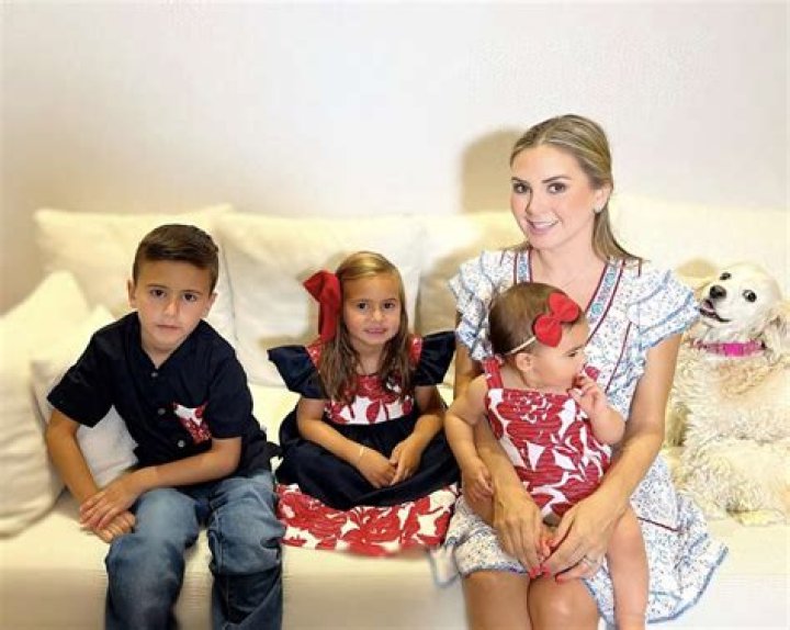 Florencia del Saracho biografía, edad, altura, esposa, net worth, familia