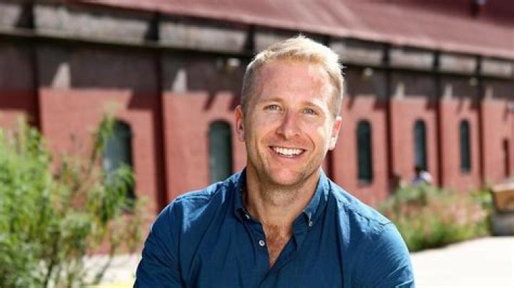 Hamish Macdonald Biography, Age, Height, Wife, Net Worth, Family