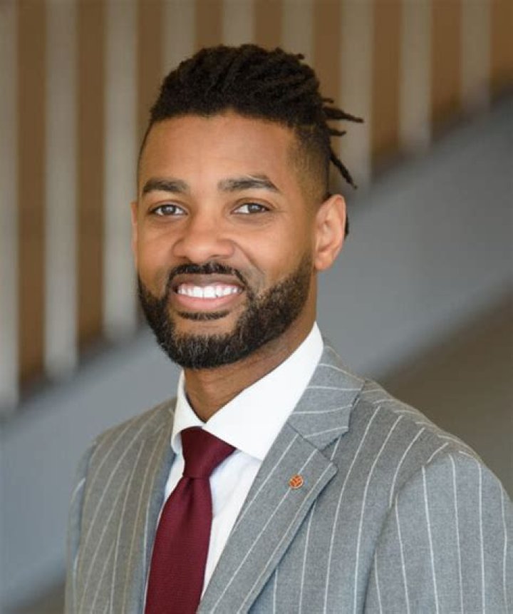 Isaiah Oliver Biography, Age, Height, Wife, Net Worth, Family