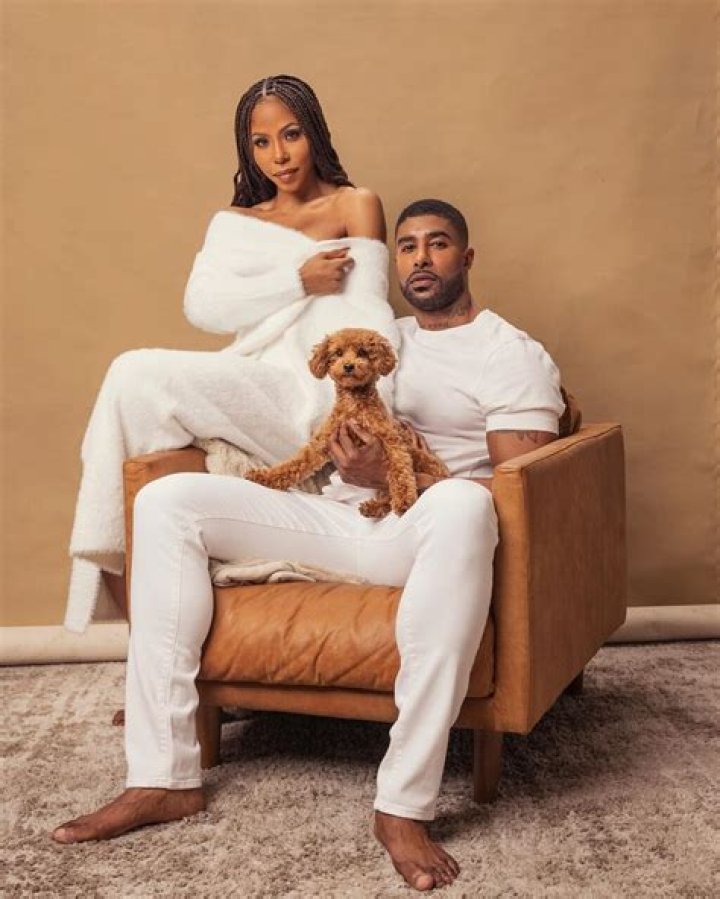 J. J. Smith Biography, Age, Height, Husband, Net Worth, Family