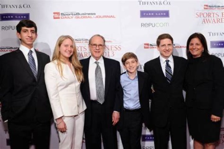 Jerry Reinsdorf Biography, Age, Height, Wife, Net Worth, Family