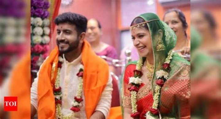 Jigardan Gadhavi Biography, Age, Height, Wife, Net Worth, Family