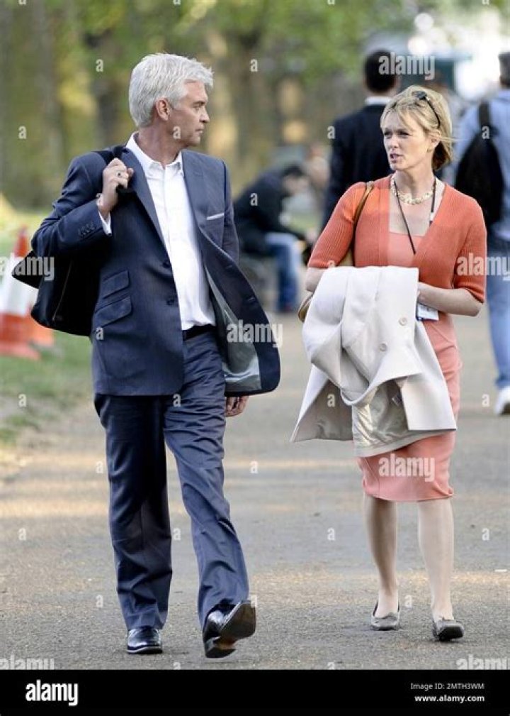 Julie Etchingham Biography, Age, Height, Husband, Net Worth, Family