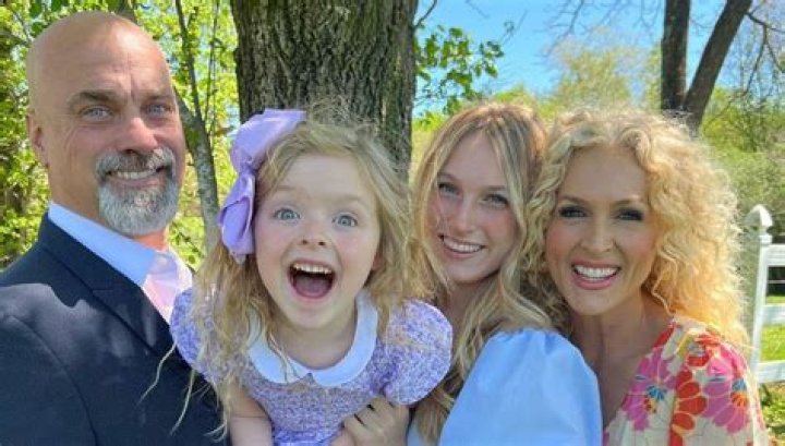 Kimberly Schlapman Biography, Age, Height, Husband, Net Worth, Family