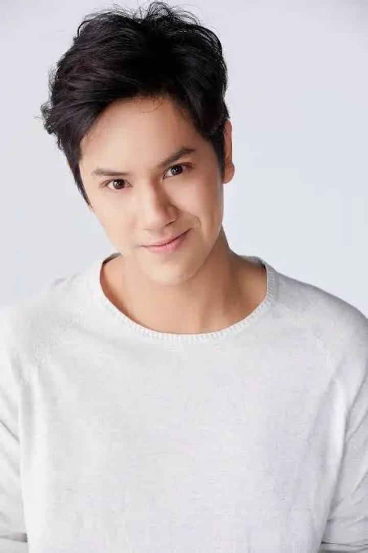 Korapat Kirdpan Biography, Age, Height, Wife, Net Worth, Family