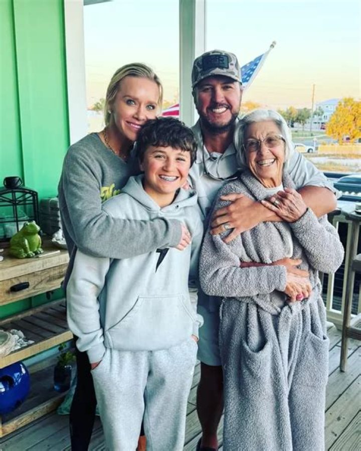 Luke Bryan Biography, Age, Height, Wife, Net Worth, Family