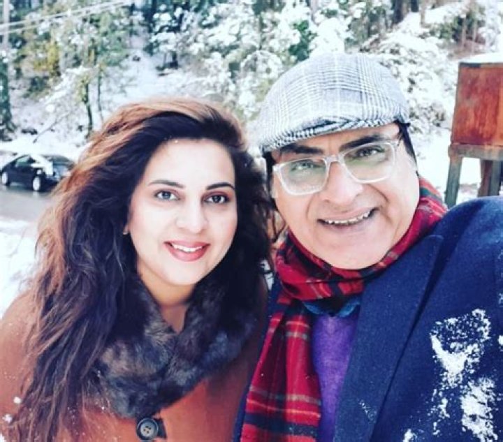 Makhdoom Ahmed Mehmood Biography, Age, Height, Wife, Net Worth, Family