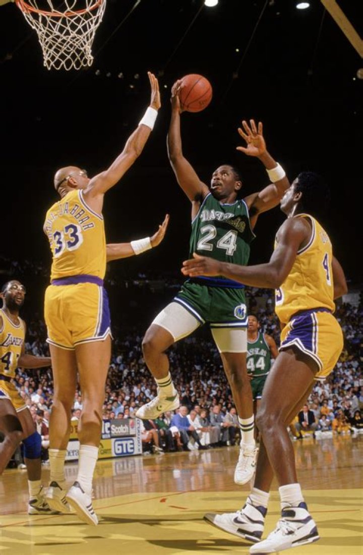 Mark Aguirre Biography, Age, Height, Wife, Net Worth, Family