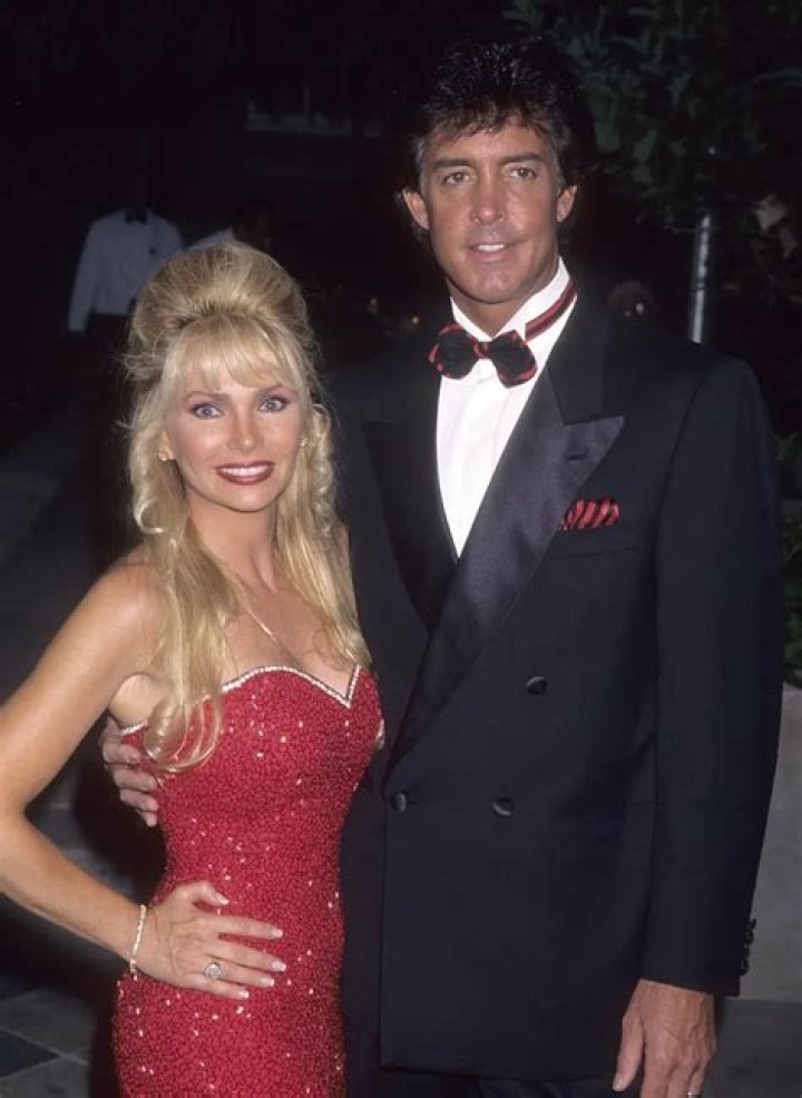 Mark R. Hughes Biography, Age, Height, Wife, Net Worth, Family