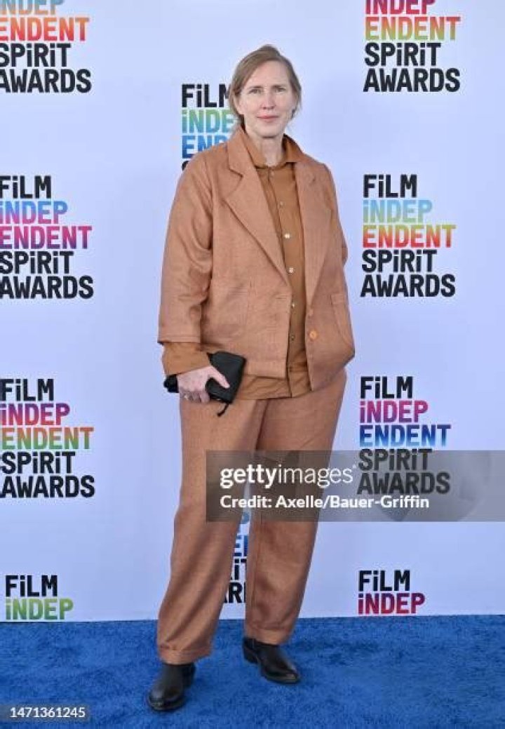 Miriam Toews Biography, Age, Height, Husband, Net Worth, Family