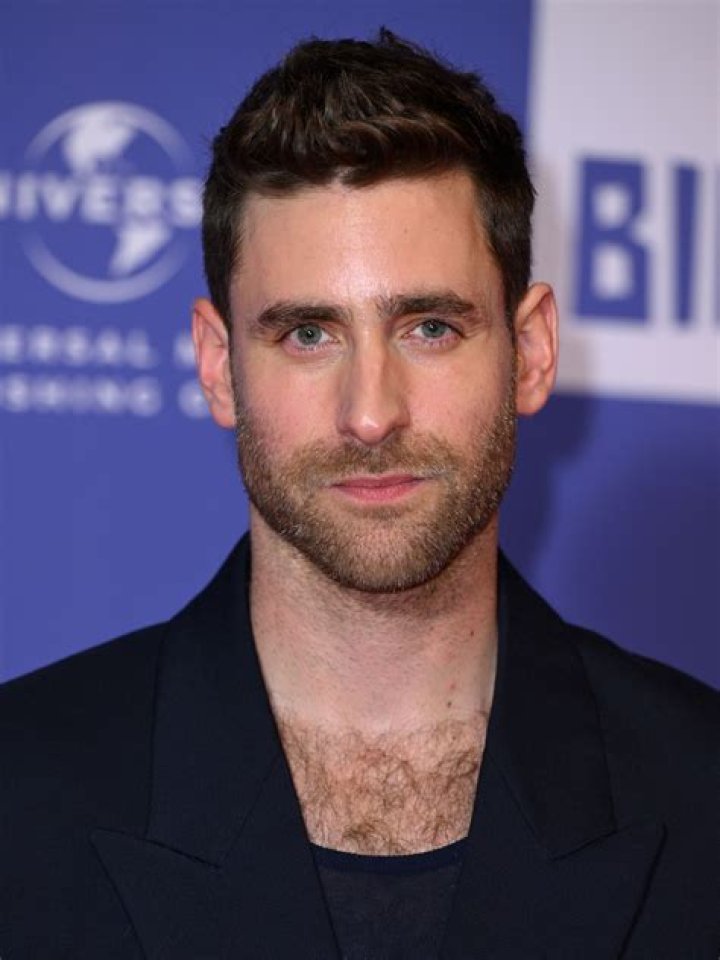 Oliver Jackson-Cohen Biography, Age, Height, Wife, Net Worth, Family