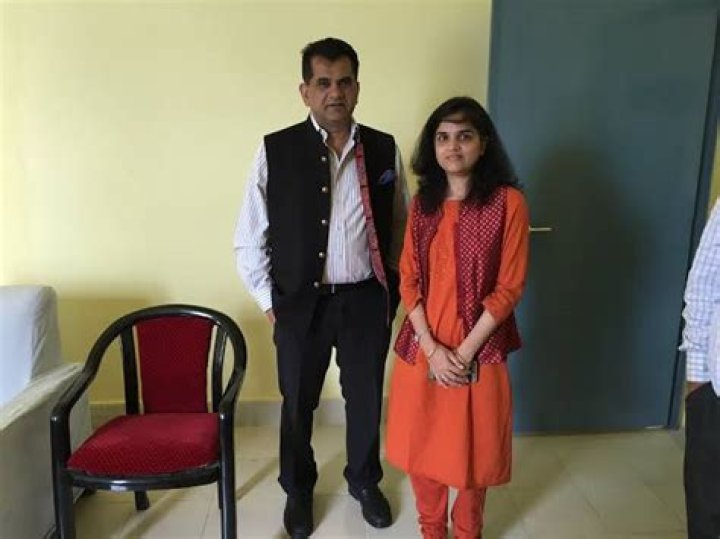 Pradeep Khosla Biography, Age, Height, Wife, Net Worth, Family