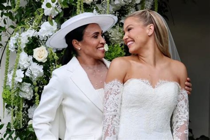 Sharon Lawrence biografía, edad, altura, esposa, net worth, familia