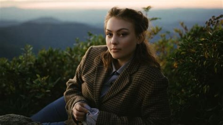 Sharon Van Etten Biography, Age, Height, Husband, Net Worth, Family