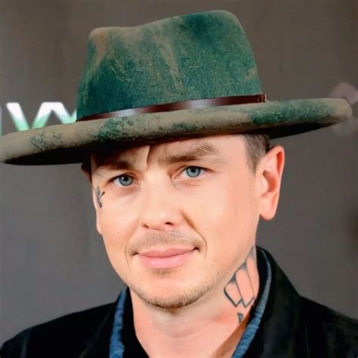 Sid Wilson Biography, Age, Height, Wife, Net Worth, Family