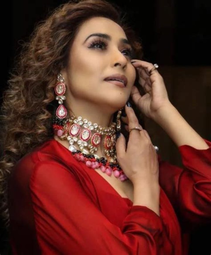 Simone Singh Biography, Age, Height, Husband, Net Worth, Family