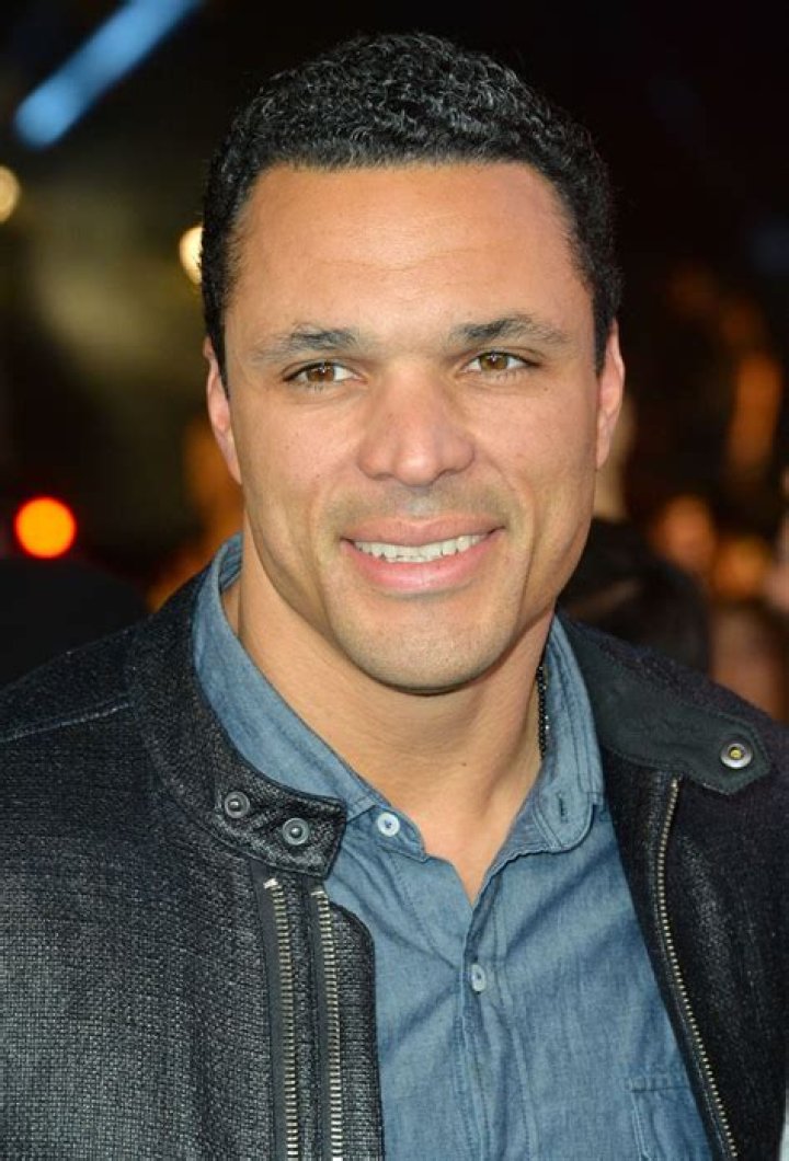 Tony Gonzalez Biography, Age, Height, Wife, Net Worth, Family