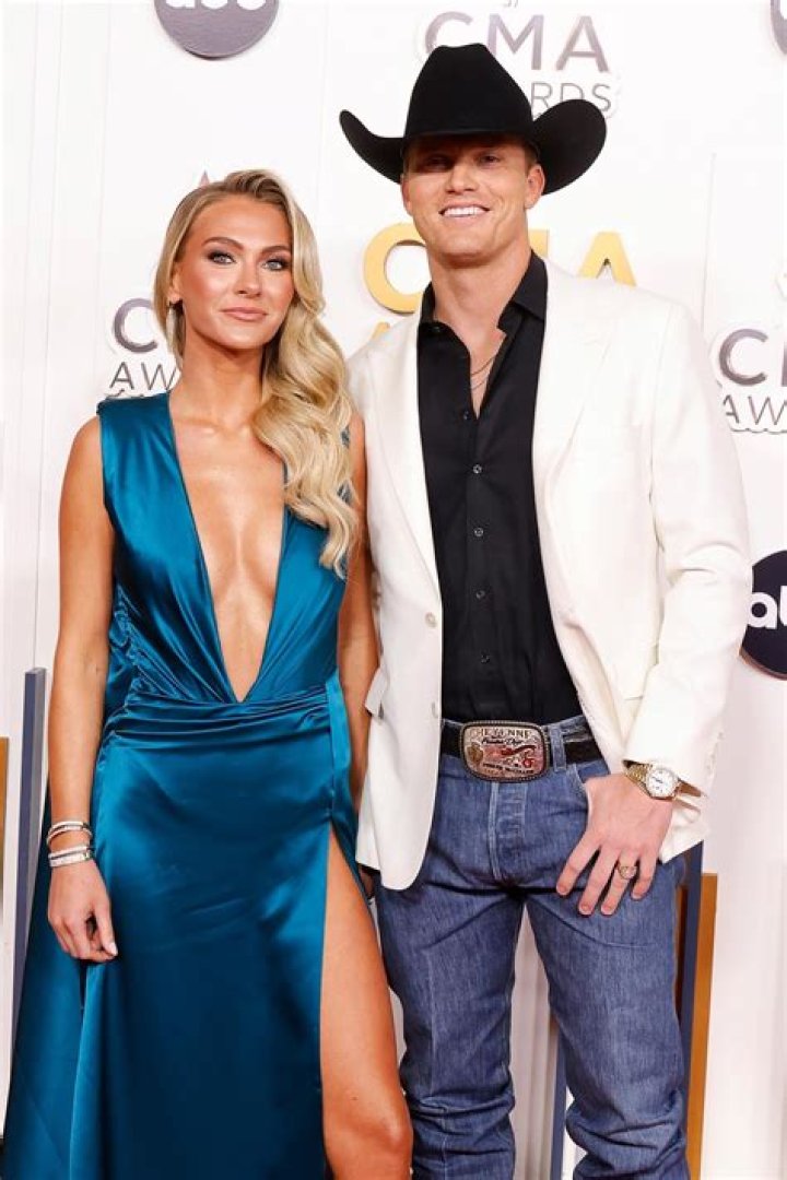 Tyler Hoover Biography, Age, Height, Wife, Net Worth, Family