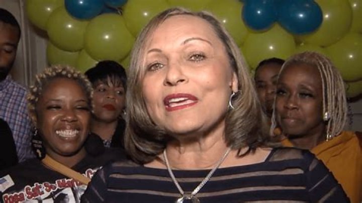 Vivian Davis Figures Biography, Age, Height, Husband, Net Worth, Family