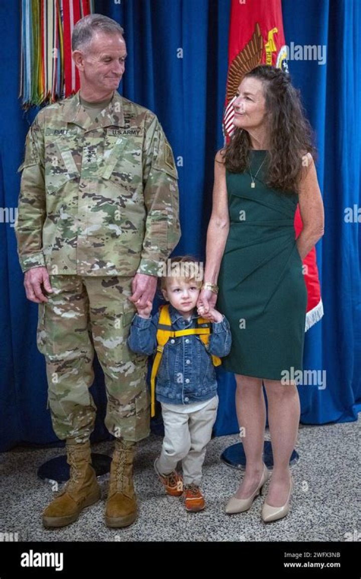 Walter E. Piatt Biography, Age, Height, Wife, Net Worth, Family