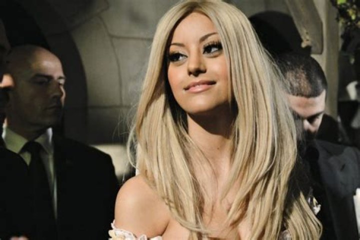 Zahia Dehar Biography, Age, Height, Husband, Net Worth, Family